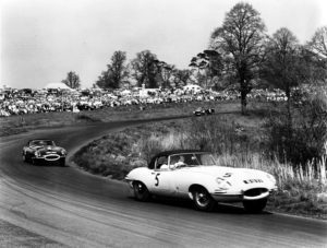 Jaguar_E-Type_Oulton_Park_1961_01